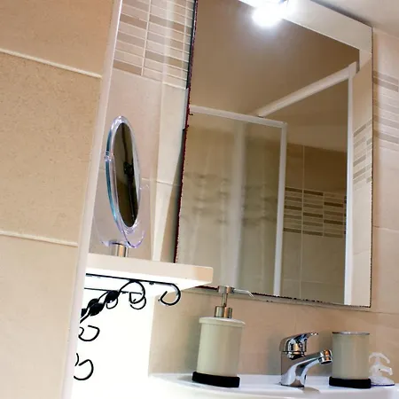 La Magnolia Guests House B&B 데르비오