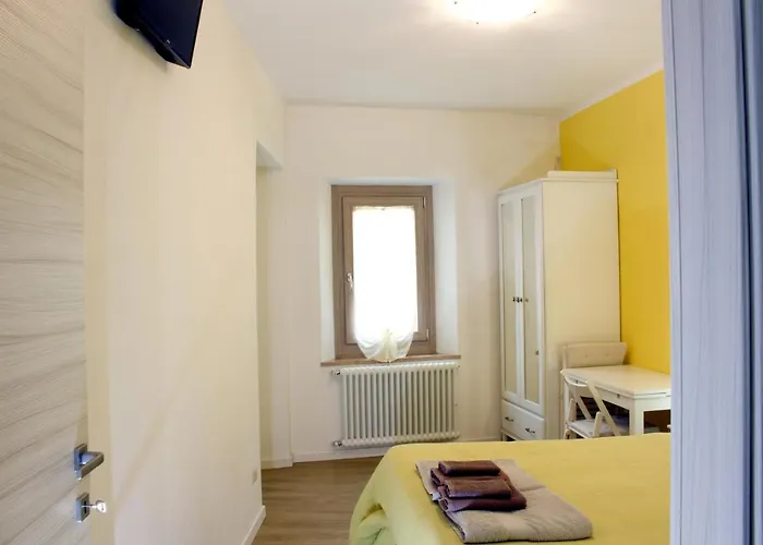 La Magnolia Guests House 3* Dervio